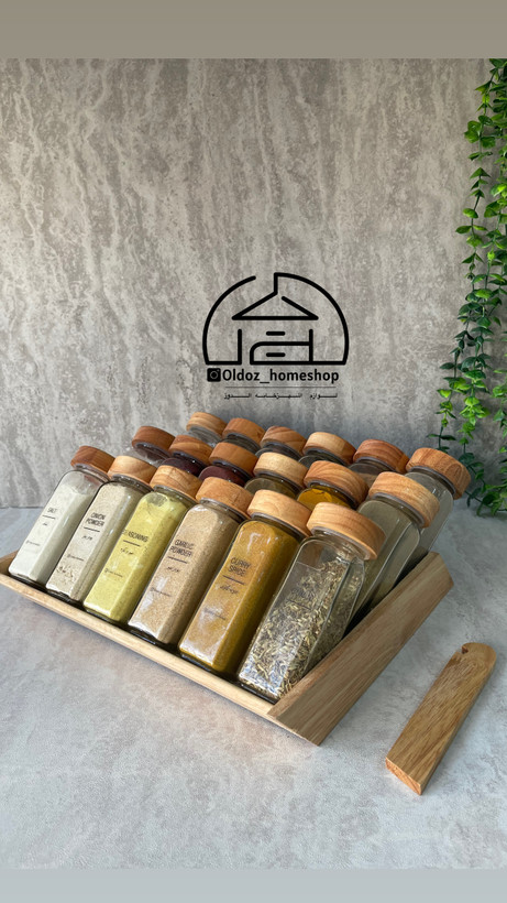 پک ۱۸تایی جا ادویه شیشه مکارتی درب چوبی با سری نمکپاش و لیبل (فروش تک و عمده )